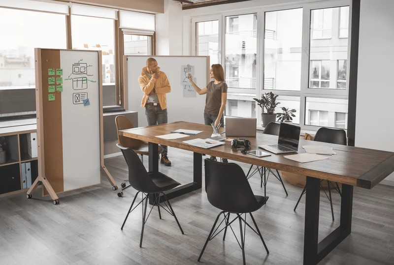 Mobile Moderationswand WOOD – Whiteboard - Design und Nachhaltigkeit