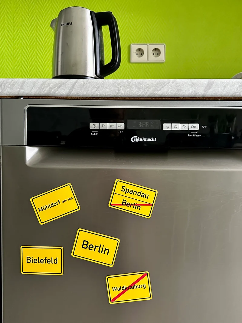Ortsaus- und eingangsschild / Ortstafel als Magnet mit Wunschtext, 9x6cm