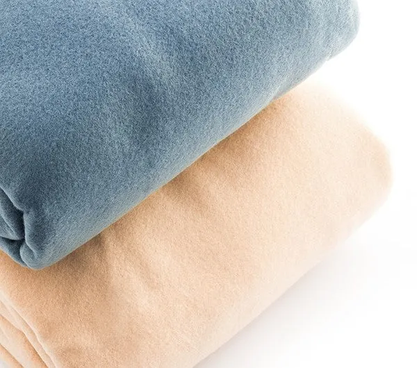 Decke mit zentraler Tasche
