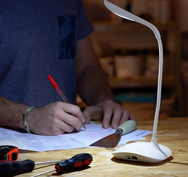 Wiederaufladbare LED Tischlampe