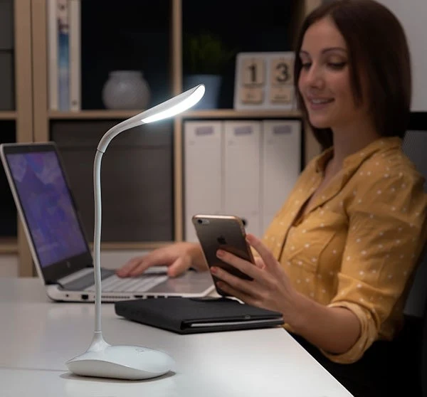 Wiederaufladbare LED Tischlampe