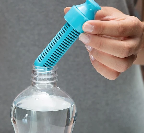 Flasche mit Kohlefilter