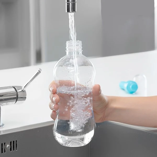 Flasche mit Kohlefilter