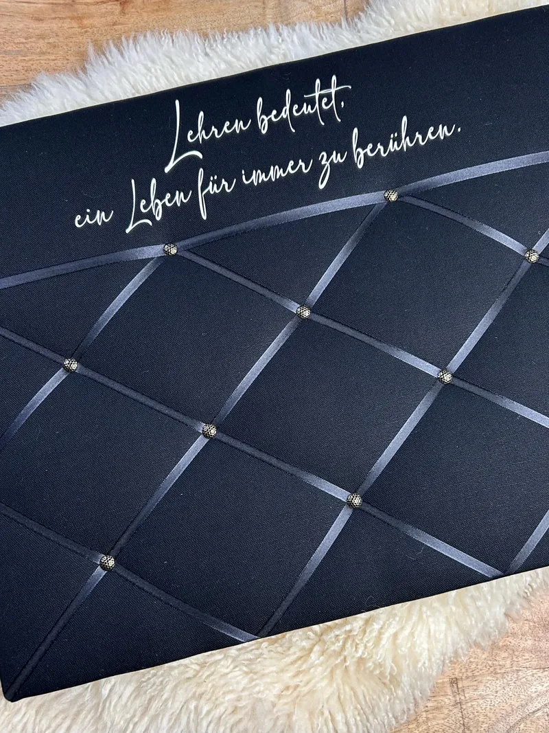 Memoboard für Lehrer schwarz personalisiert