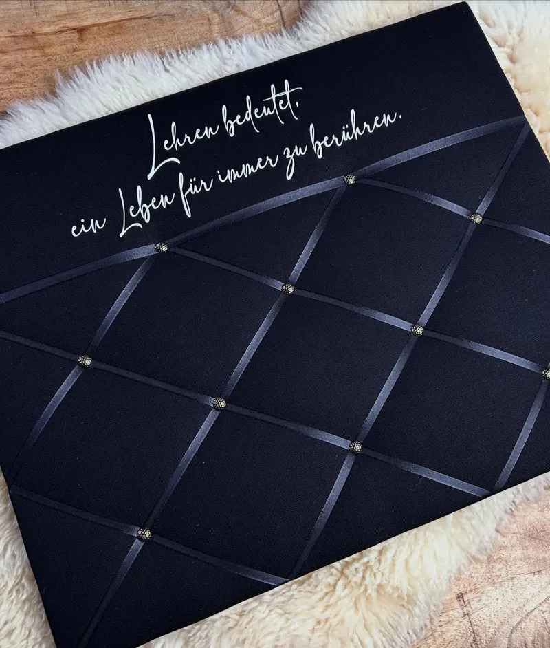 Memoboard für Lehrer schwarz personalisiert