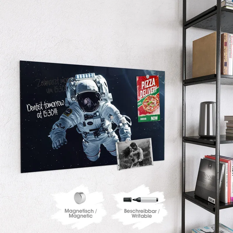 Glas Magnettafel - Schwebender Astronaut