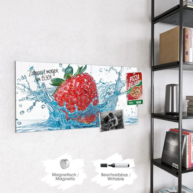 Glas Magnettafel - Eintauchende Erdbeere