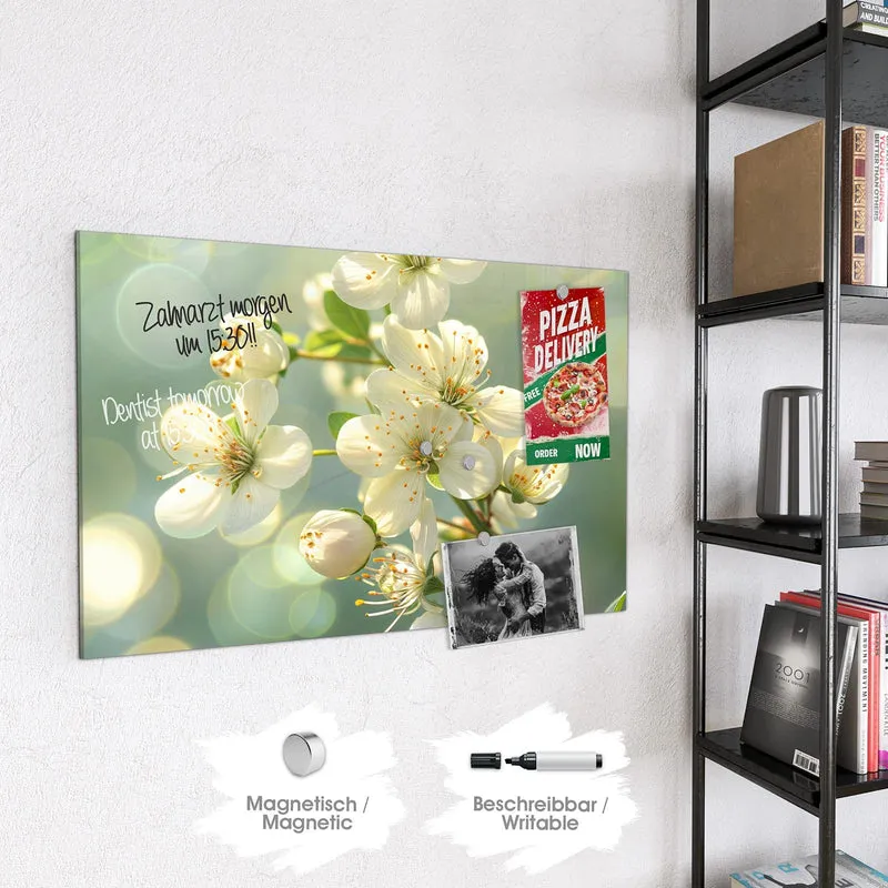 Magnettafel - Weiße Blüten vor Grün