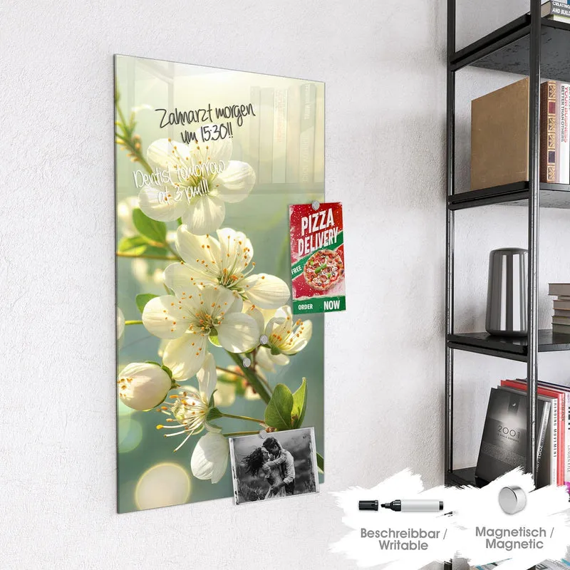 Magnettafel - Weiße Blüten vor Grün