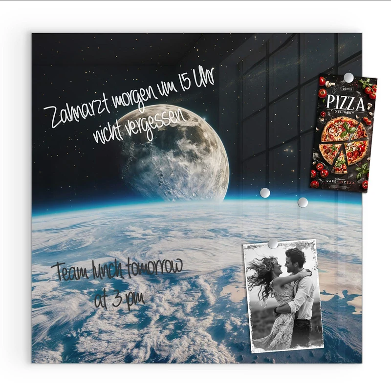 Magnettafel - Mond über der Erde
