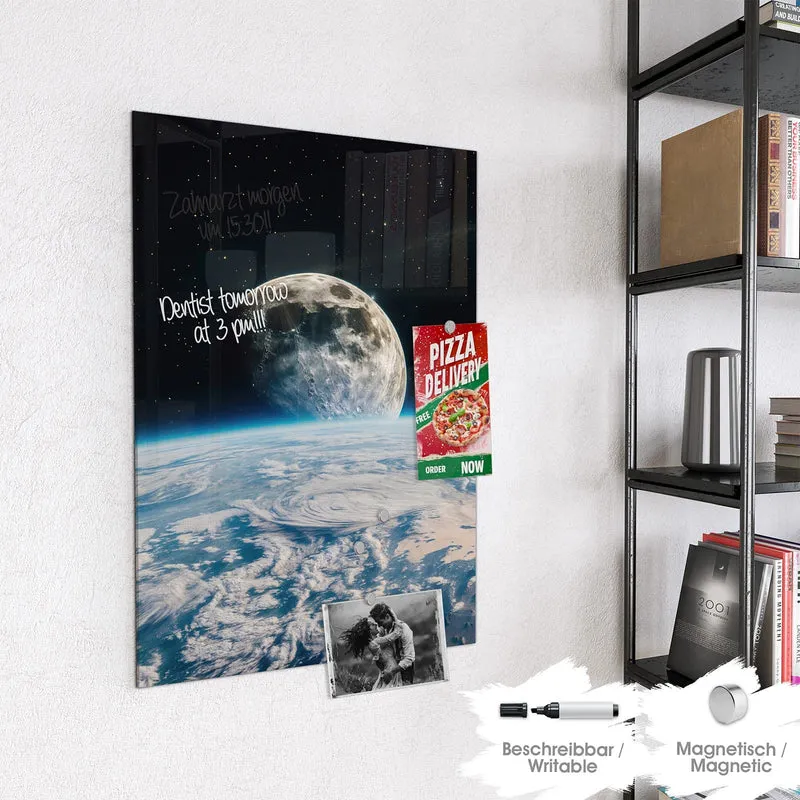 Magnettafel - Mond über der Erde