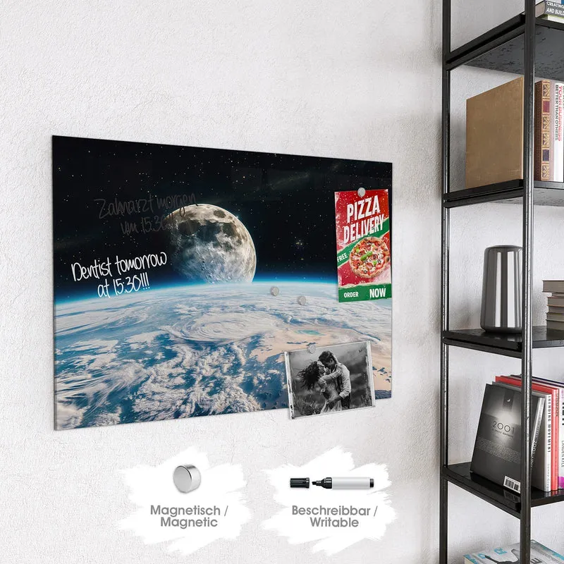 Magnettafel - Mond über der Erde